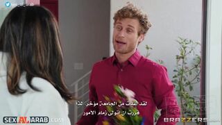 أمي امرأة جميلة ومرحة