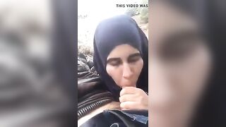 شابة ايرانية محجبة تقوم بمص عضو صديقها وتعبّر عن شكرها له